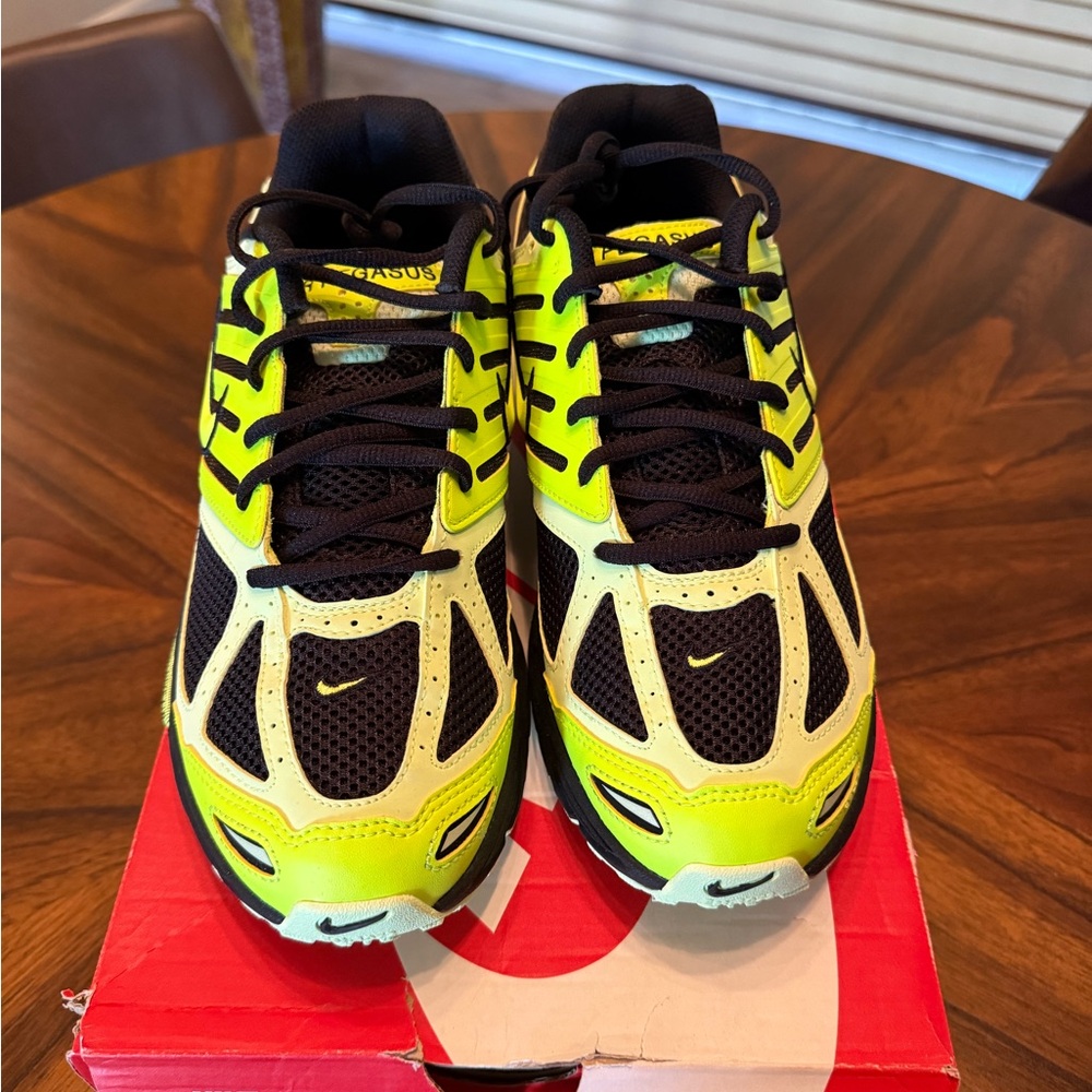 Nike Air Pegasus 2005 - Size 9.5M - HQ5403-700